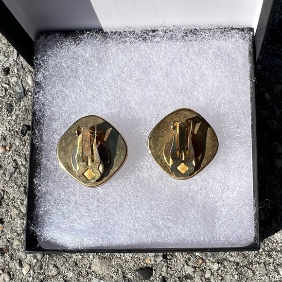 Vintage Funky 70s 80s Art Deco Two-tone Enamel Gold Spiral Clip Earrings - Picture 8 of 11